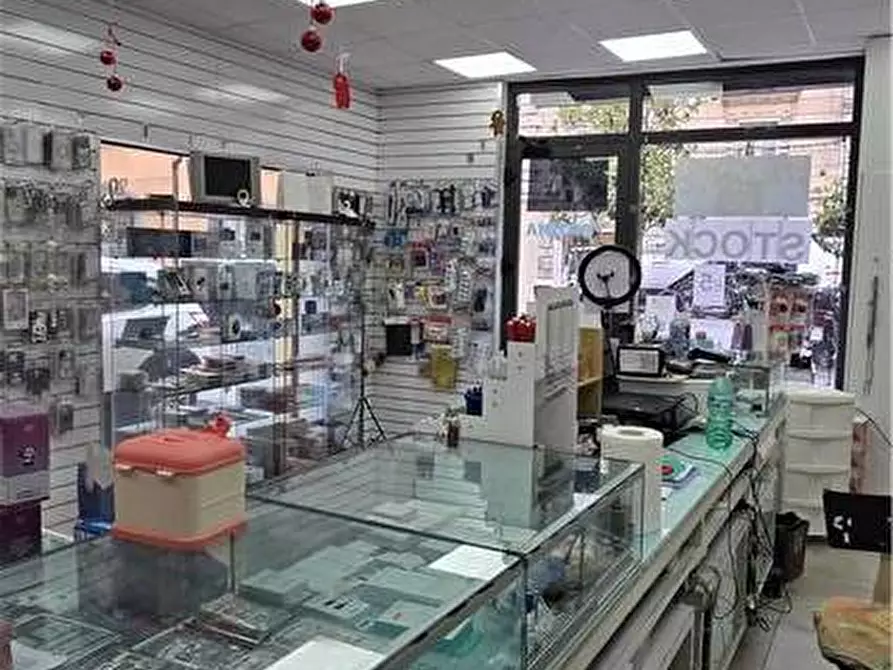 Immagine 3 di Attività commerciale in vendita  a Modena