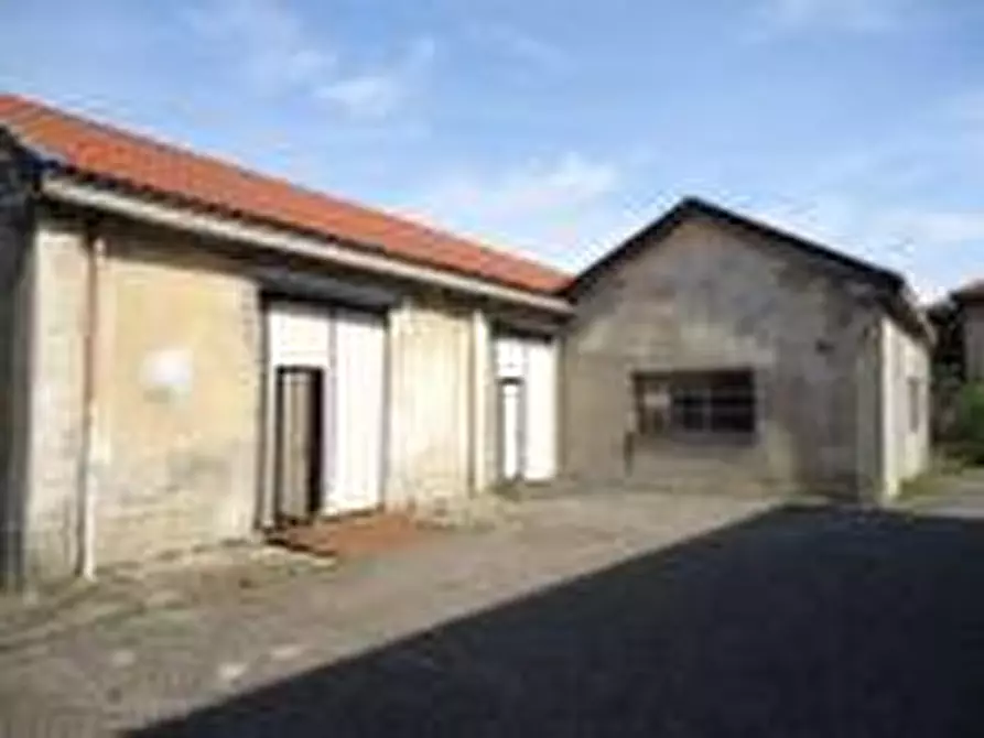 Immagine 3 di Villa in vendita  a Broni