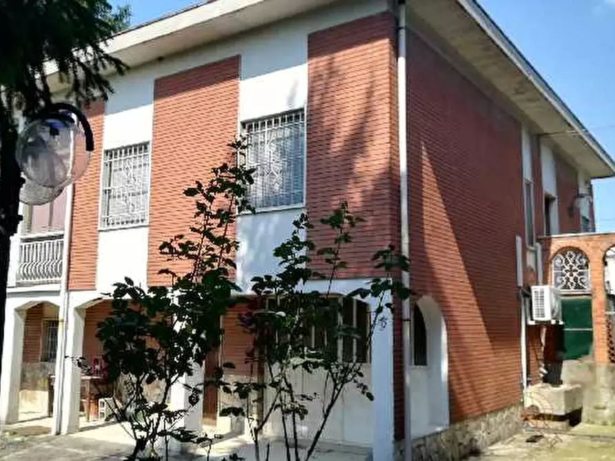 Immagine 2 di Villa in vendita  a Casteggio