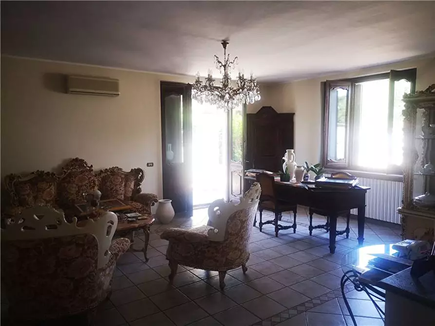 Immagine 4 di Villa in vendita  a Campospinoso