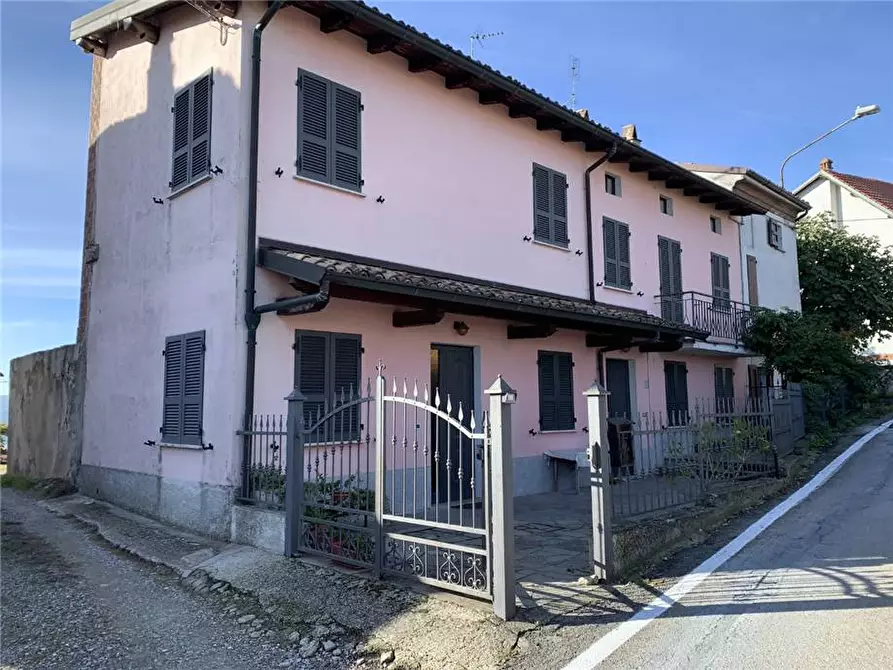 Immagine 1 di Villa in vendita  a Castana