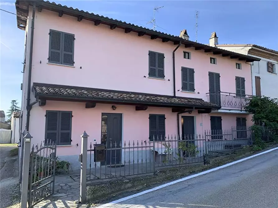 Immagine 2 di Villa in vendita  a Castana