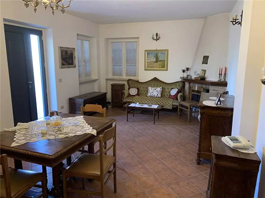Immagine 7 di Villa in vendita  a Castana