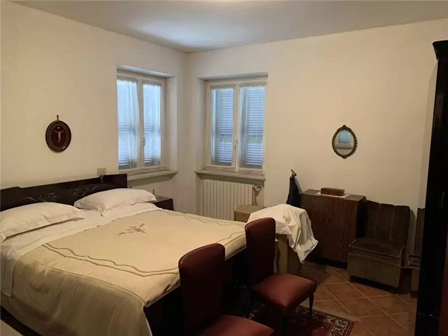 Immagine 9 di Villa in vendita  a Castana