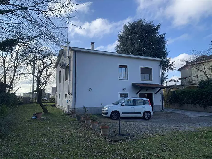 Immagine 4 di Villa in vendita  a Campospinoso
