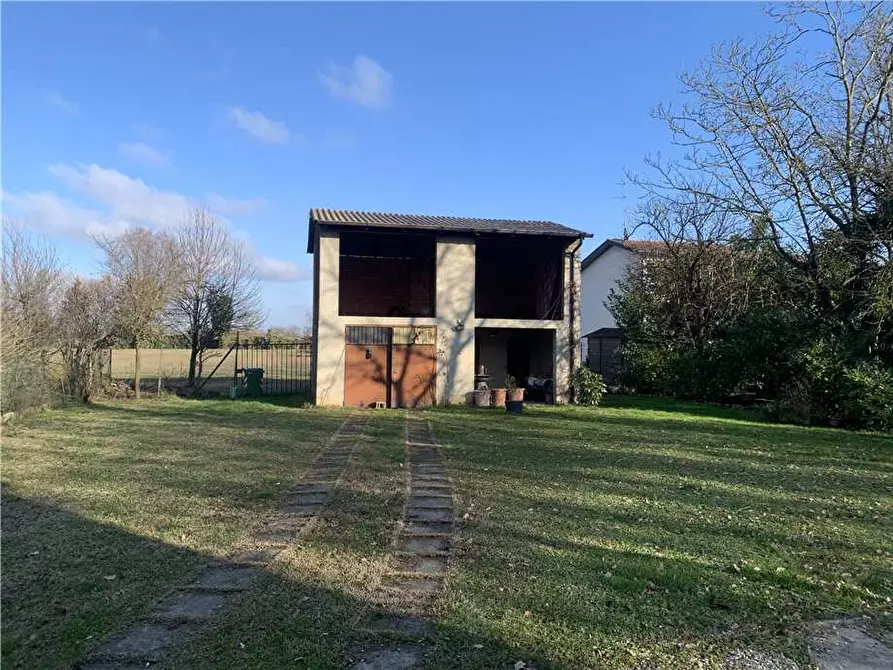Immagine 5 di Villa in vendita  a Campospinoso