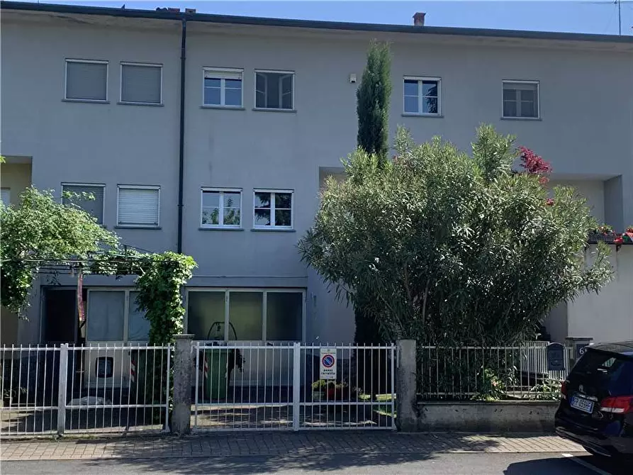 Immagine 1 di Villa in vendita  a Broni