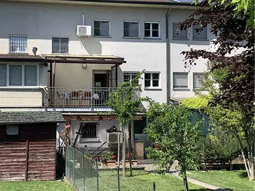 Immagine 2 di Villa in vendita  a Broni