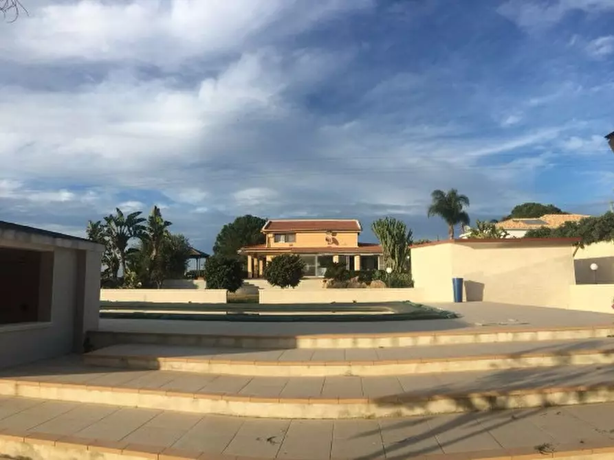 Immagine 4 di Villa in vendita  in Via ZONA ISOLA a Siracusa