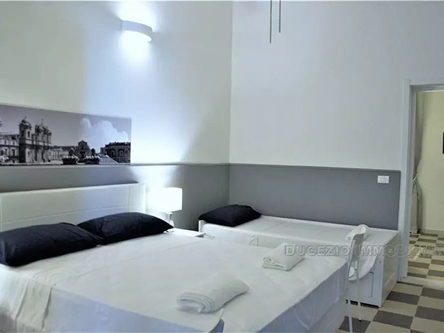 Immagine 2 di Casa bifamiliare in vendita  in Via VIA PRINCIPE UMBERTO, 55/57 a Noto