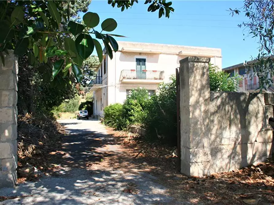 Immagine 2 di Villa in vendita  in Via CDA MADONNA MARINA, SN a Noto