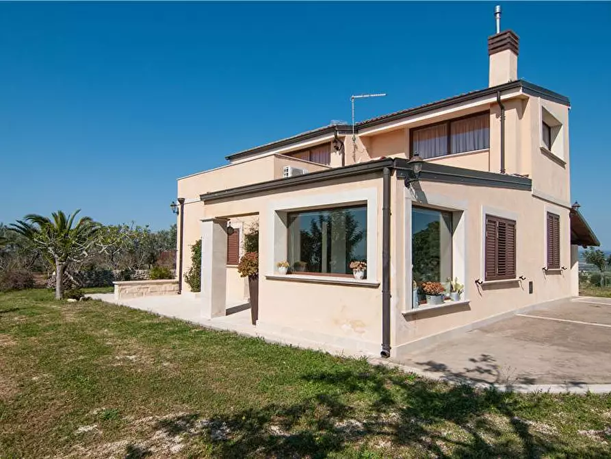 Immagine 3 di Villa in vendita  in Loc. CDA BELLISCALA a Noto