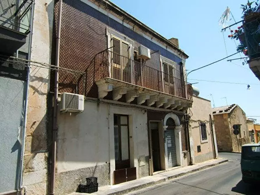 Immagine 2 di Villa in vendita  in Via BARBIERI, 116 a Noto