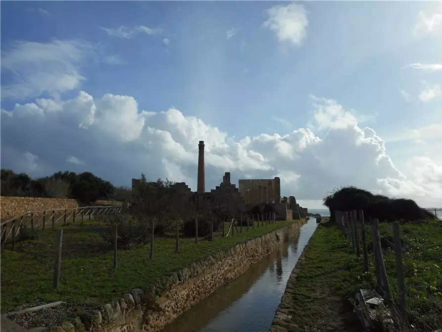 Immagine 10 di Rustico / casale in vendita  in Loc. VENDICARI, sn a Noto