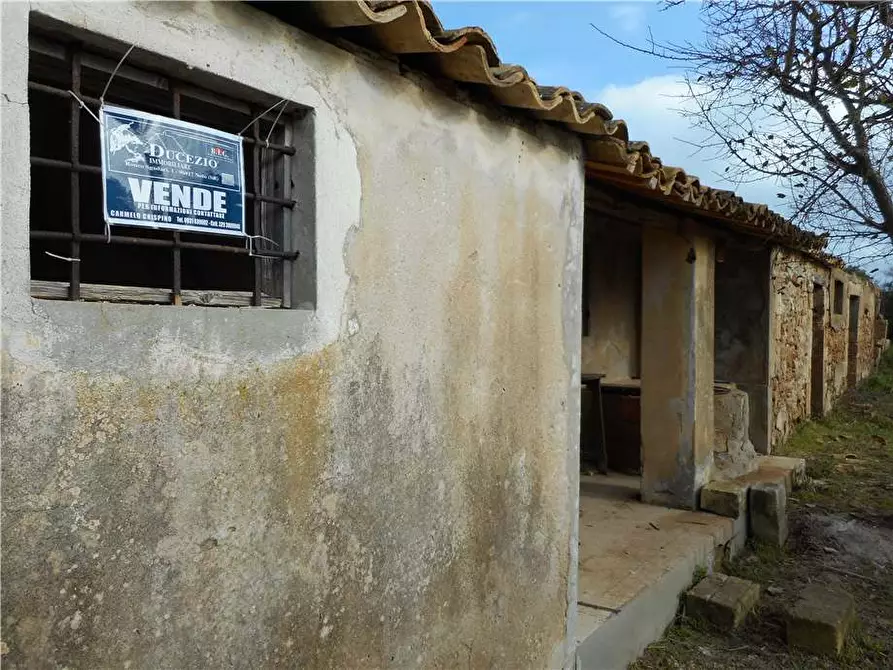 Immagine 11 di Rustico / casale in vendita  in Loc. VENDICARI, sn a Noto