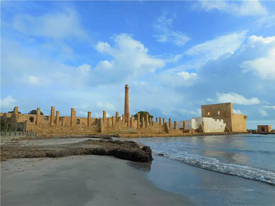 Immagine 14 di Rustico / casale in vendita  in Loc. VENDICARI, sn a Noto