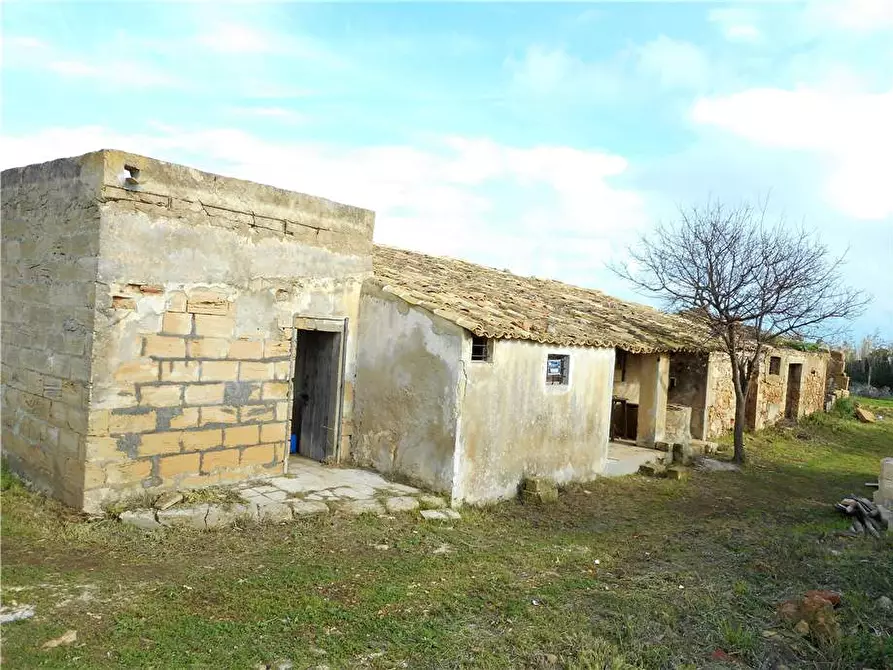 Immagine 15 di Rustico / casale in vendita  in Loc. VENDICARI, sn a Noto
