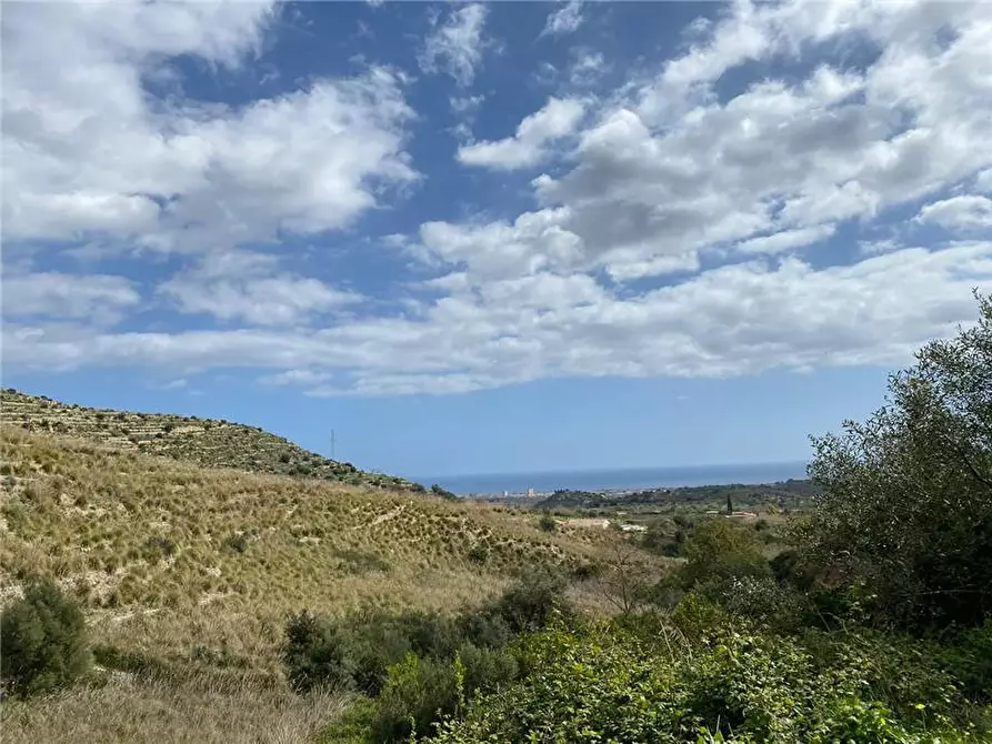 Immagine 5 di Terreno in vendita  in Loc. C/DA FIUMARELLA, SN a Avola