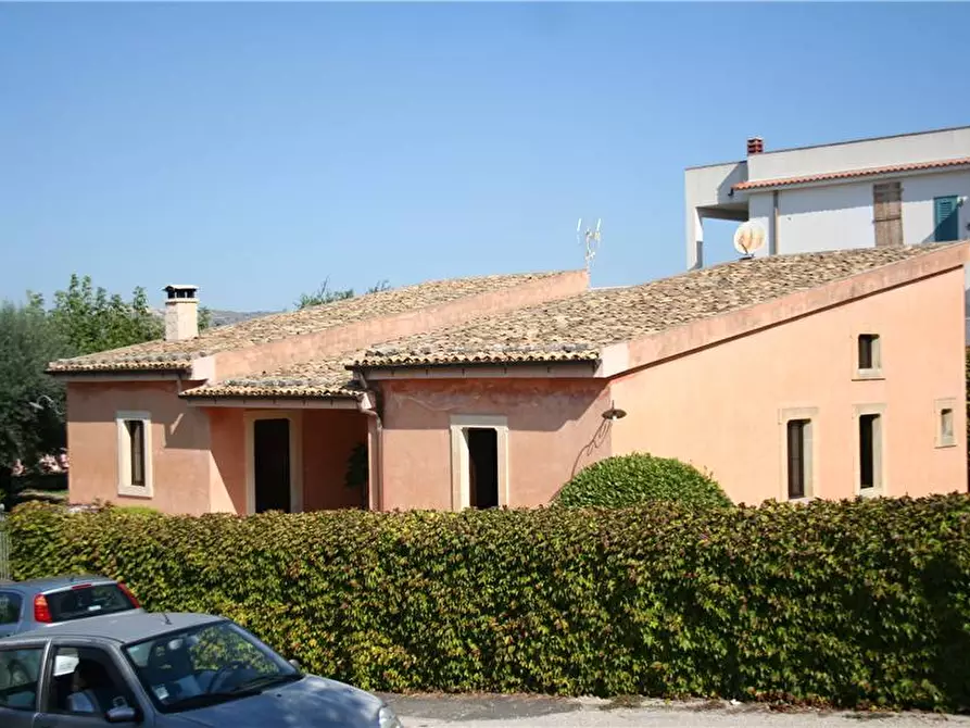 Immagine 2 di Villa in vendita  in Loc. C/DA NIURA, SN a Noto