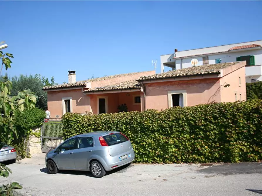 Immagine 3 di Villa in vendita  in Loc. C/DA NIURA, SN a Noto