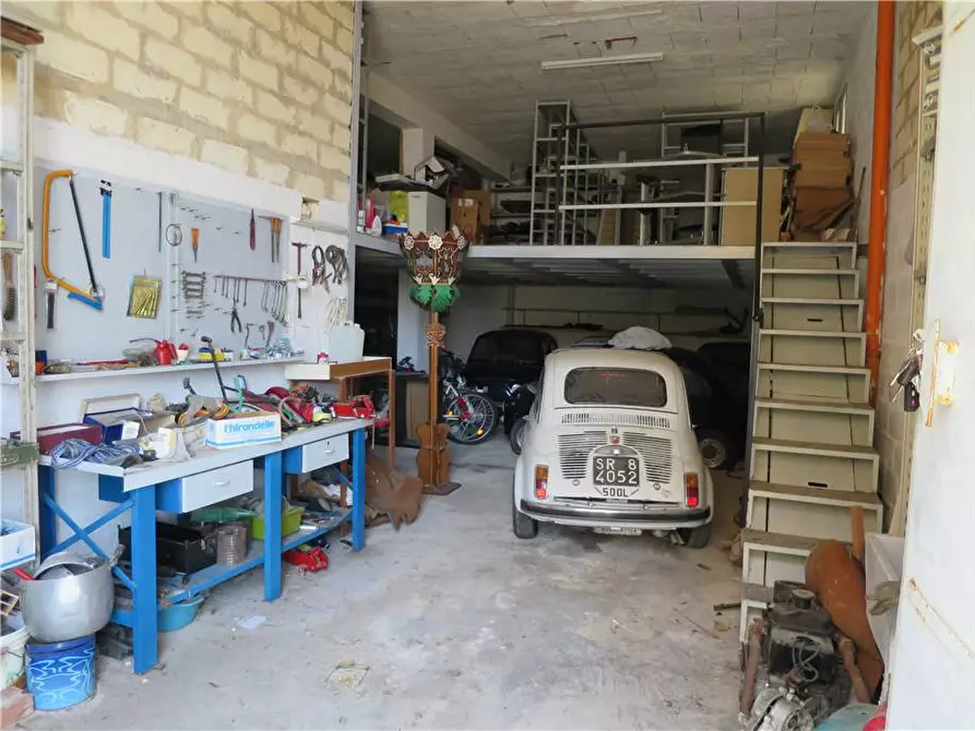 Immagine 3 di Garage in vendita  in Via GIAN TOMMASO, 7 a Noto