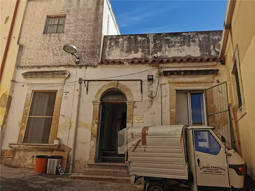 Immagine 2 di Villa in vendita  in Via FERRUCCIO, 10 a Noto
