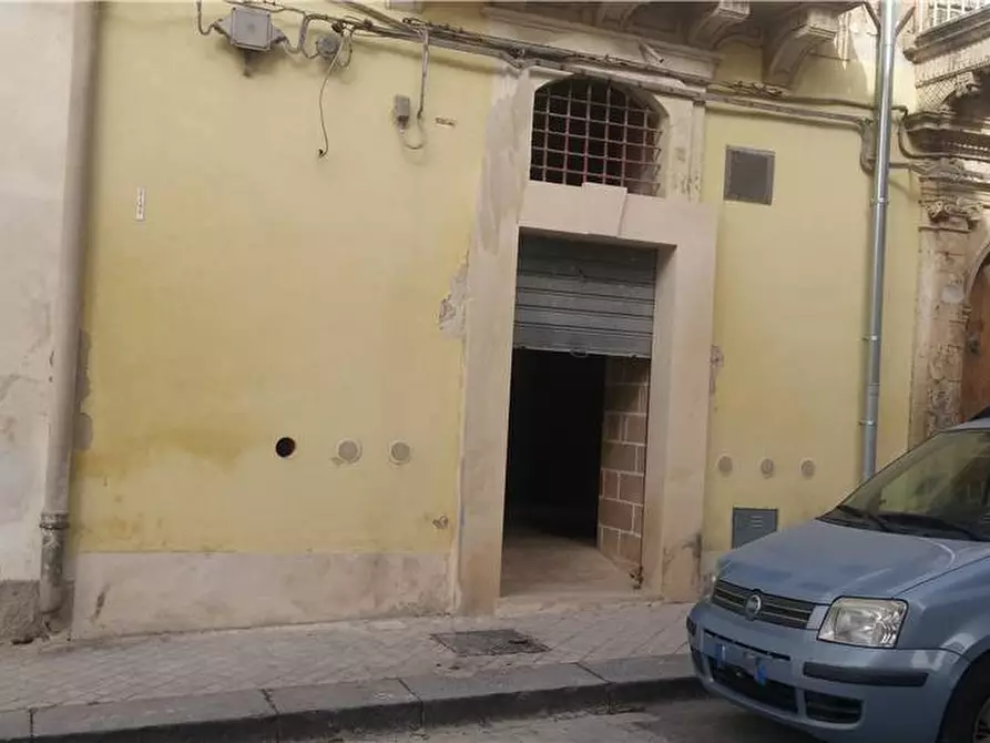 Immagine 2 di Attività commerciale in vendita  in Via GARIBALDI a Noto