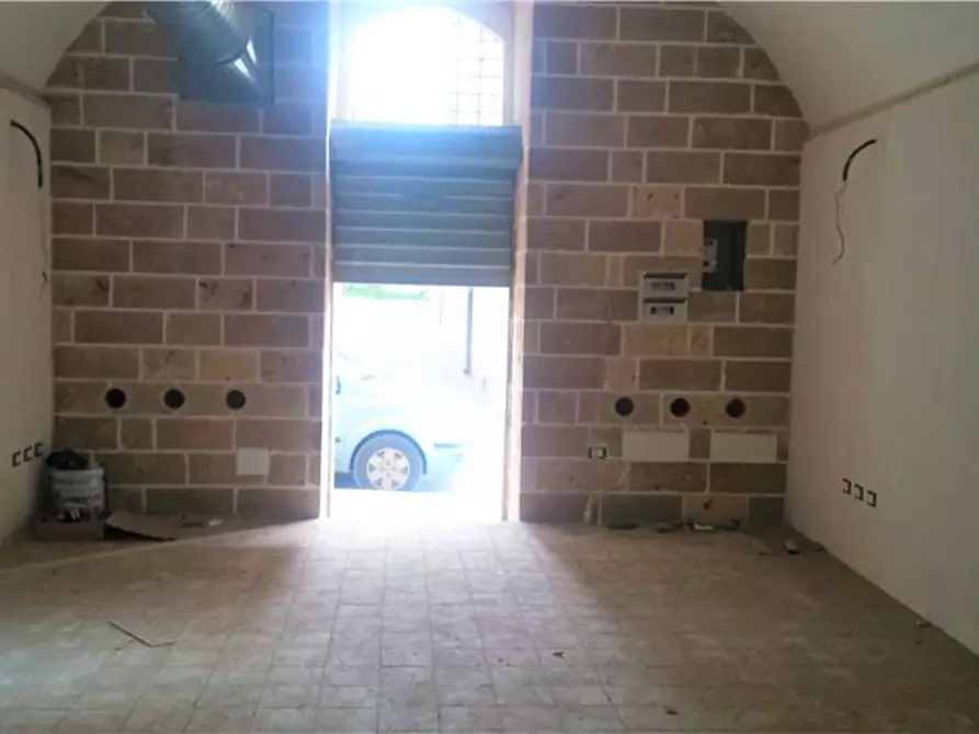 Immagine 3 di Attività commerciale in vendita  in Via GARIBALDI a Noto