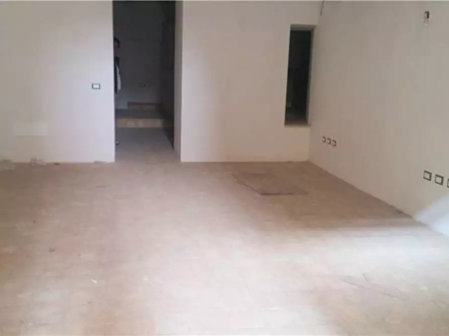 Immagine 4 di Attività commerciale in vendita  in Via GARIBALDI a Noto