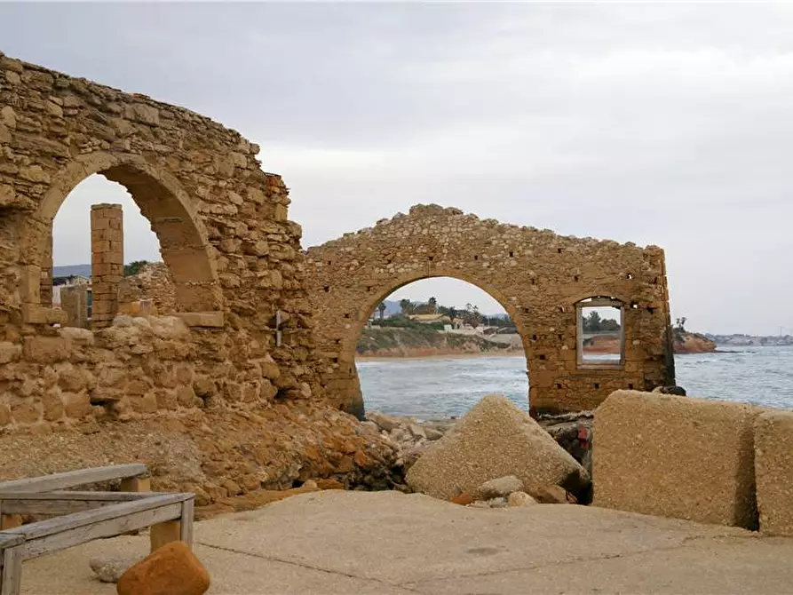 Immagine 10 di Rustico / casale in vendita  in Loc. MARINA DI AVOLA a Avola