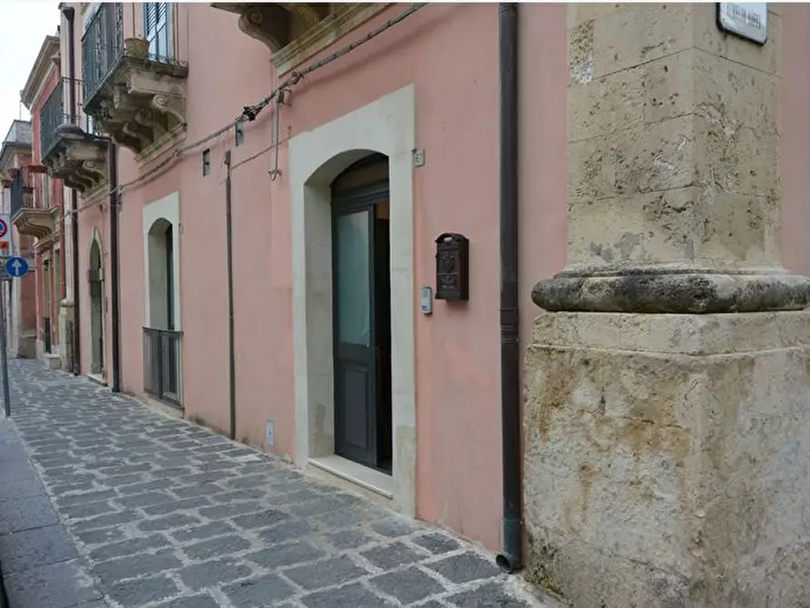 Immagine 2 di Villa in vendita  in Via DUCEZIO, 67 a Noto