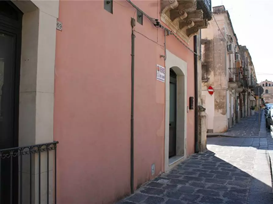 Immagine 3 di Villa in vendita  in Via DUCEZIO, 67 a Noto