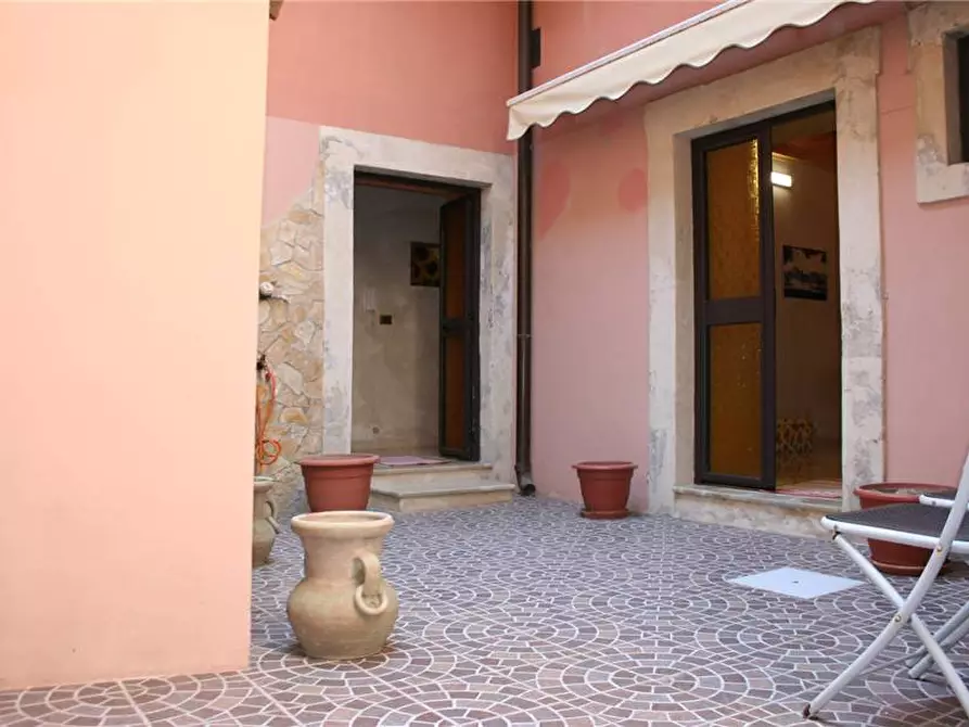 Immagine 8 di Villa in vendita  in Via DUCEZIO, 67 a Noto
