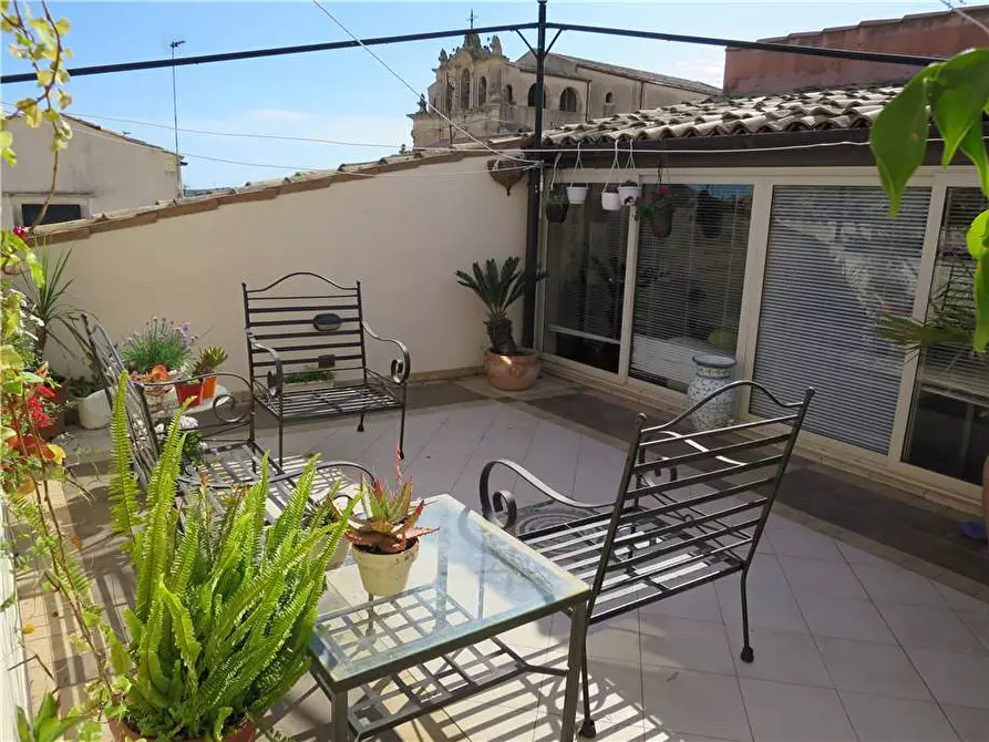 Immagine 12 di Villa in vendita  in Via RUGGERO SETTIMO, 14 a Noto