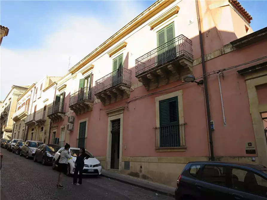 Immagine 2 di Villa in vendita  in Via RUGGERO SETTIMO, 14 a Noto