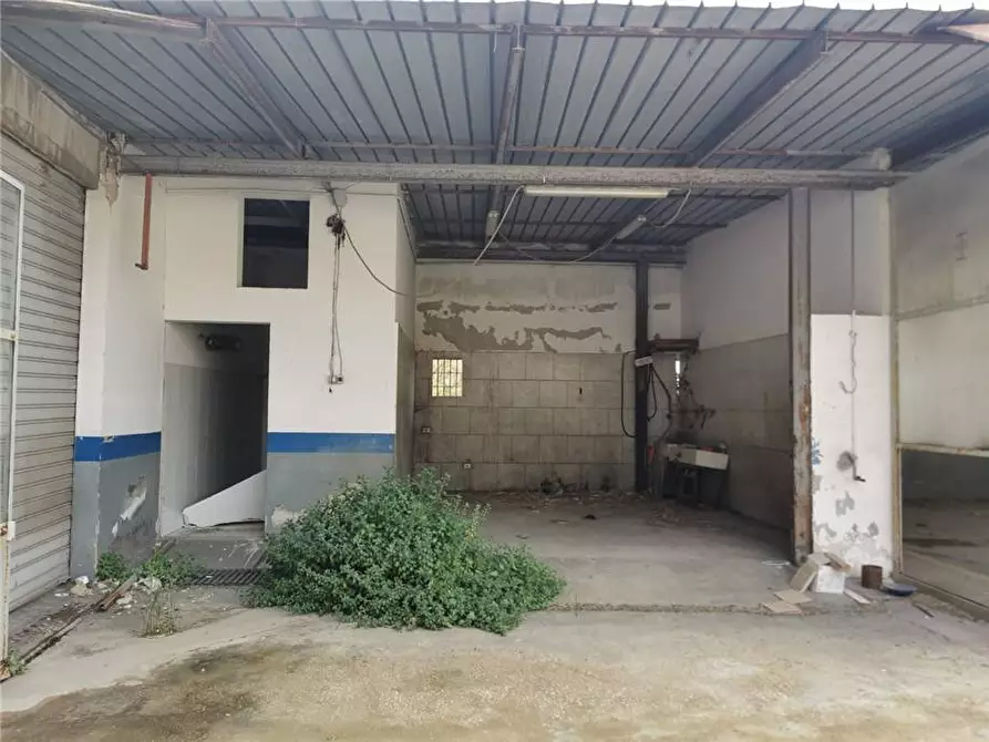 Immagine 10 di Attività commerciale in vendita  in V.le ERMOCRATE, 16 a Siracusa
