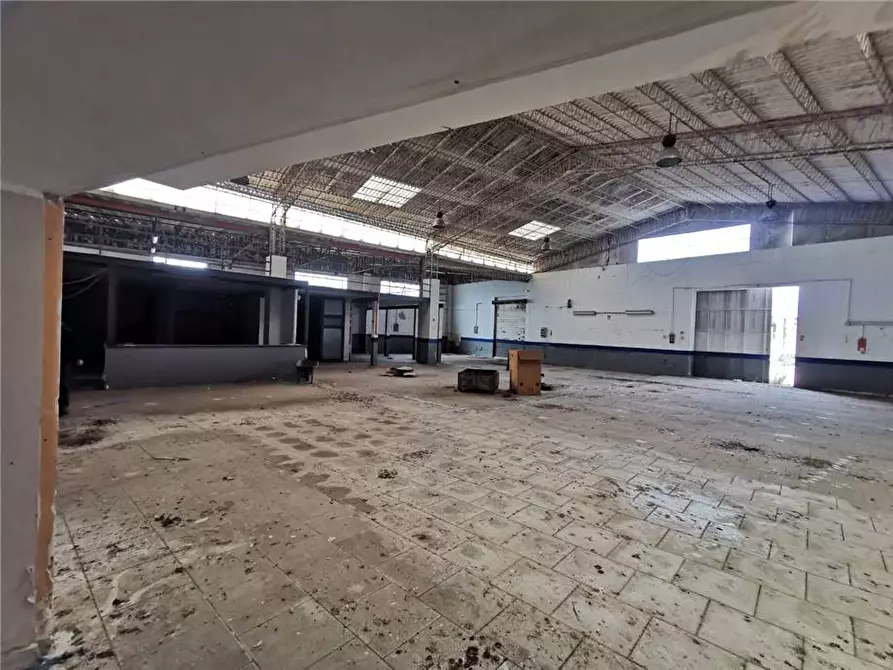 Immagine 12 di Attività commerciale in vendita  in V.le ERMOCRATE, 16 a Siracusa