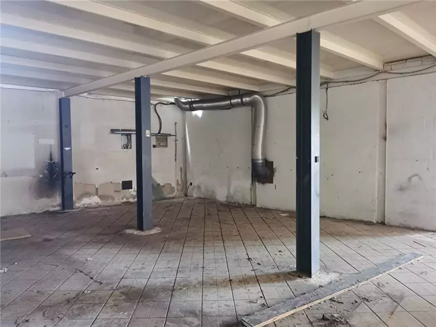 Immagine 13 di Attività commerciale in vendita  in V.le ERMOCRATE, 16 a Siracusa