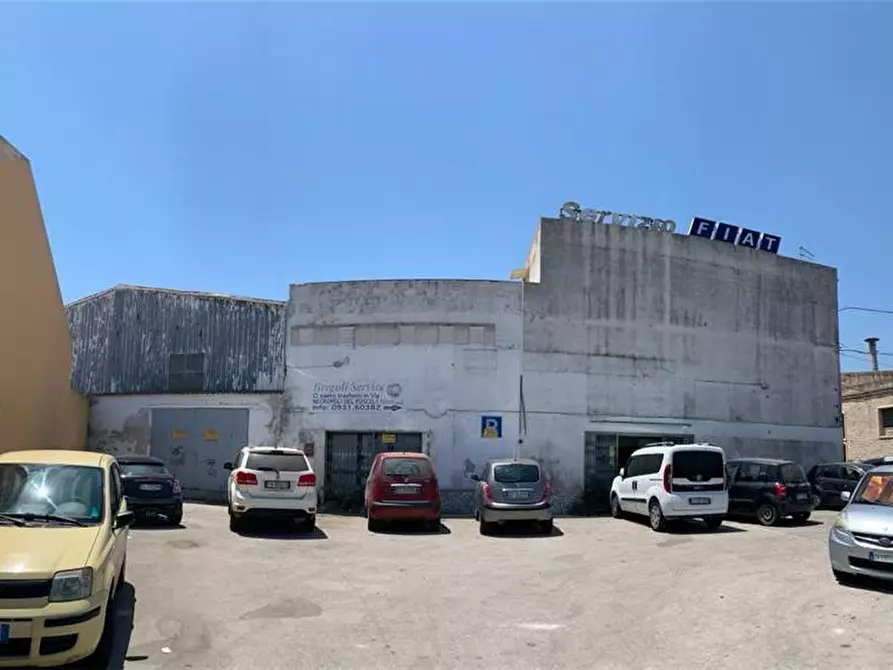 Immagine 3 di Attività commerciale in vendita  in V.le ERMOCRATE, 16 a Siracusa