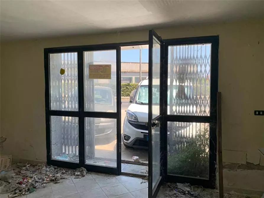 Immagine 4 di Attività commerciale in vendita  in V.le ERMOCRATE, 16 a Siracusa