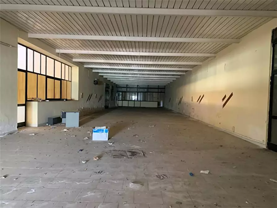 Immagine 5 di Attività commerciale in vendita  in V.le ERMOCRATE, 16 a Siracusa