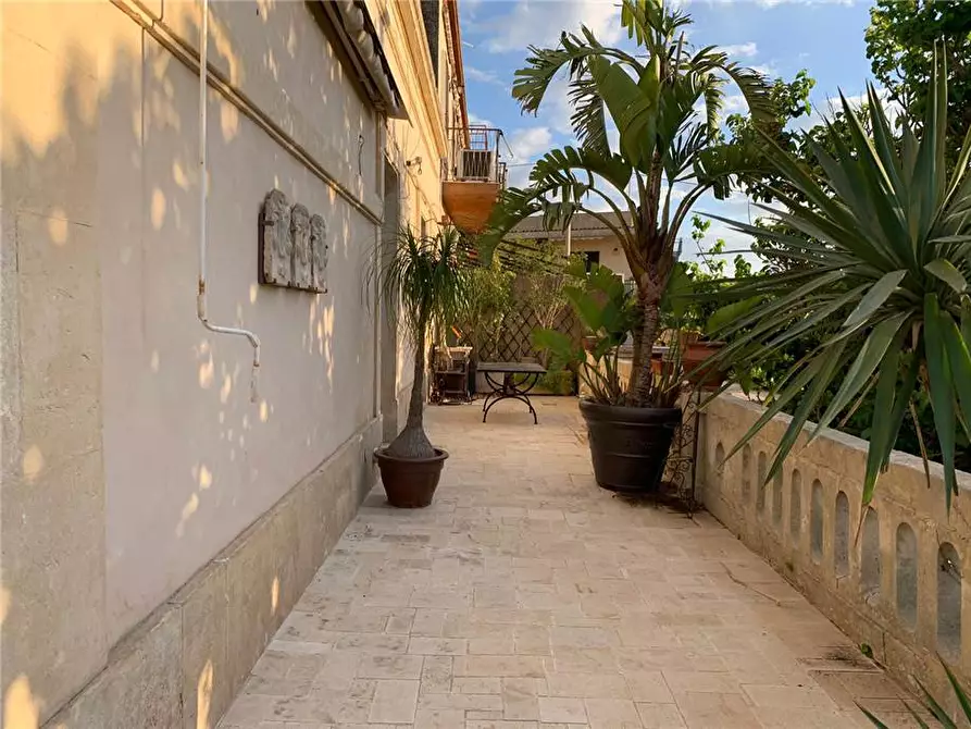 Immagine 3 di Villa in vendita  in Via GARIBALDI, SN a Noto