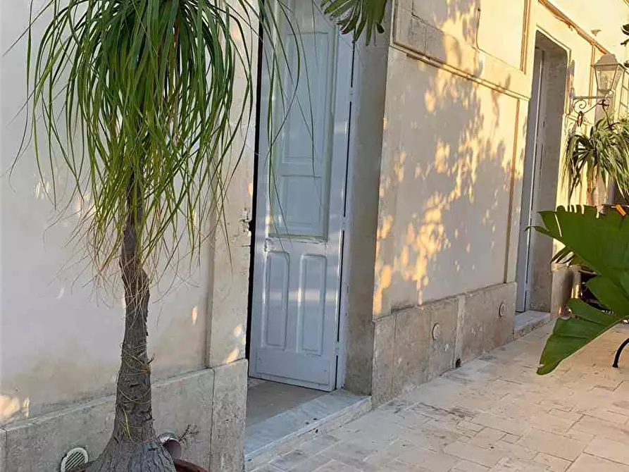 Immagine 5 di Villa in vendita  in Via GARIBALDI, SN a Noto