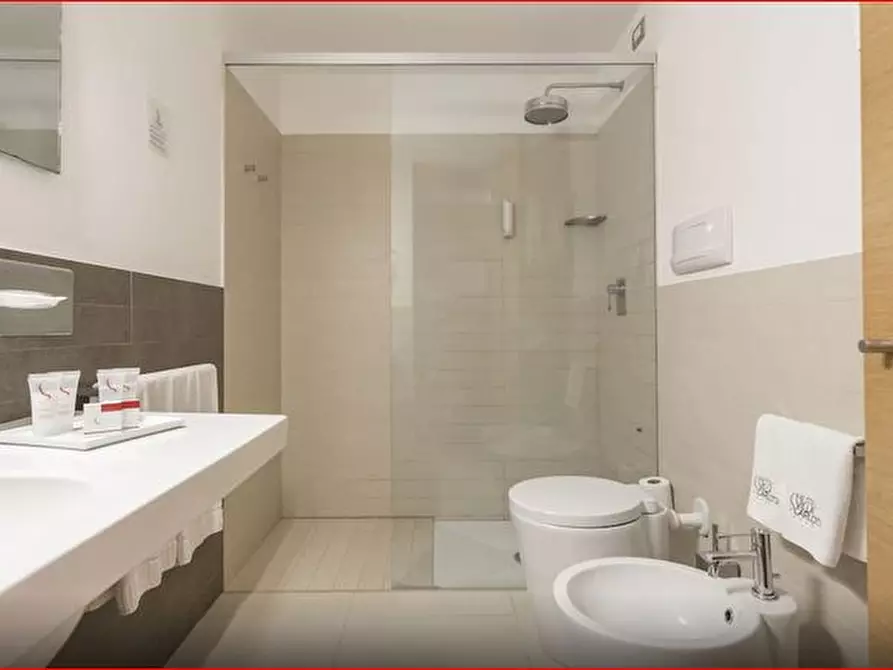 Immagine 11 di Albergo/B&B/Residence in vendita  in Via GANDHI, 3 a Ragusa