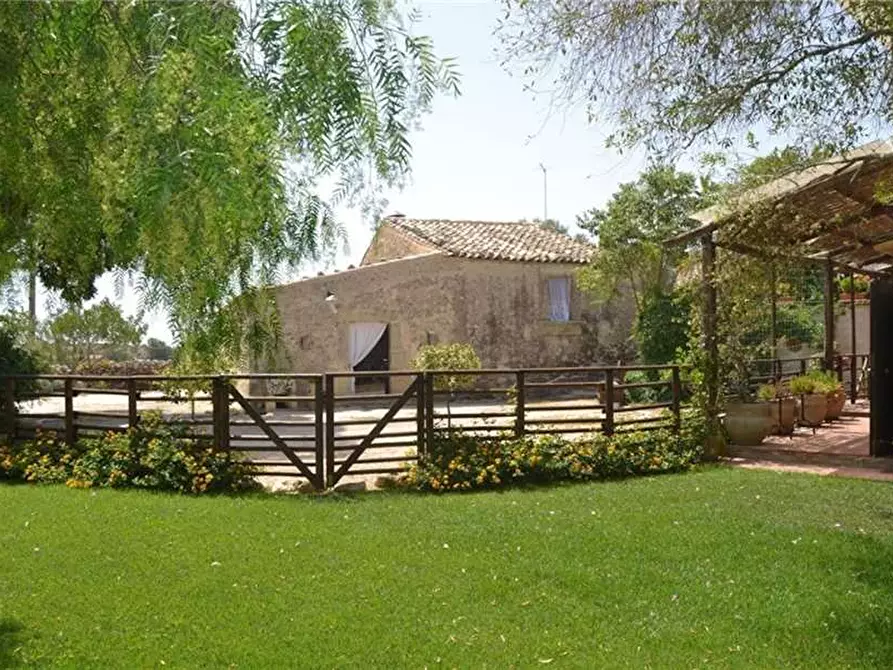 Immagine 2 di Rustico / casale in vendita  in Loc. MEZZO GREGORIO, SN a Noto