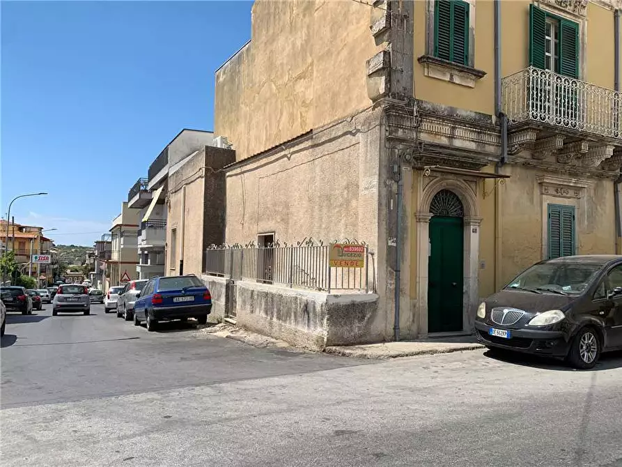 Immagine 2 di Villa in vendita  in Via ROMA, 66 a Noto