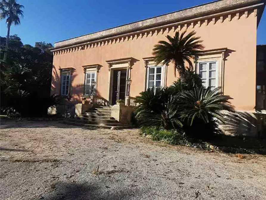Immagine 3 di Villa in vendita  in Loc. Zona Isola, SN a Siracusa