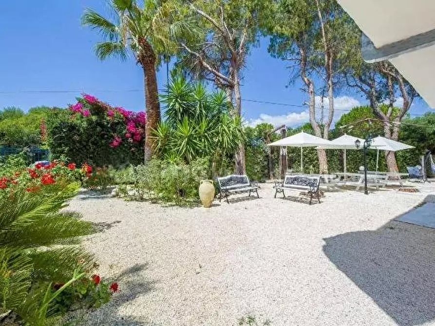 Immagine 5 di Villa in vendita  in Loc. Fontane Bianche, 2 a Siracusa