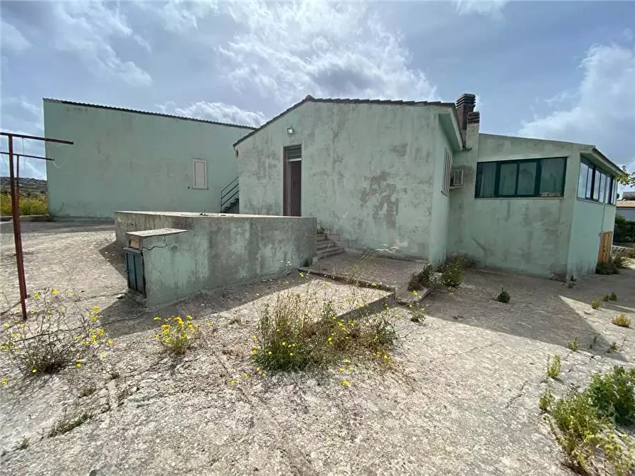 Immagine 2 di Villa in vendita  in Via DEL CALESSE, 50/46 a Noto