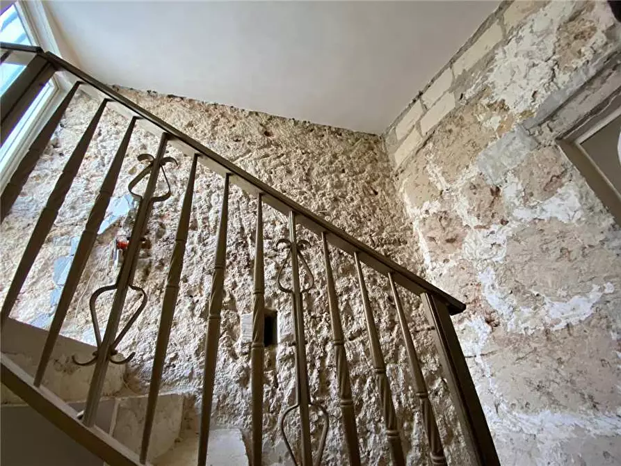 Immagine 12 di Stabile in vendita  in Via Aurelio Saffi, 5 a Noto